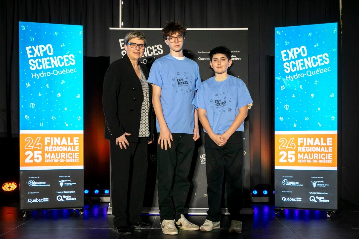 Henri-Victor et Vincent avec leur chandail Expo Science